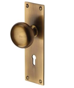 Heritage Brass Balmoral Low Profile Door Knobs On Backplate, Antique Brass (sold in pairs)